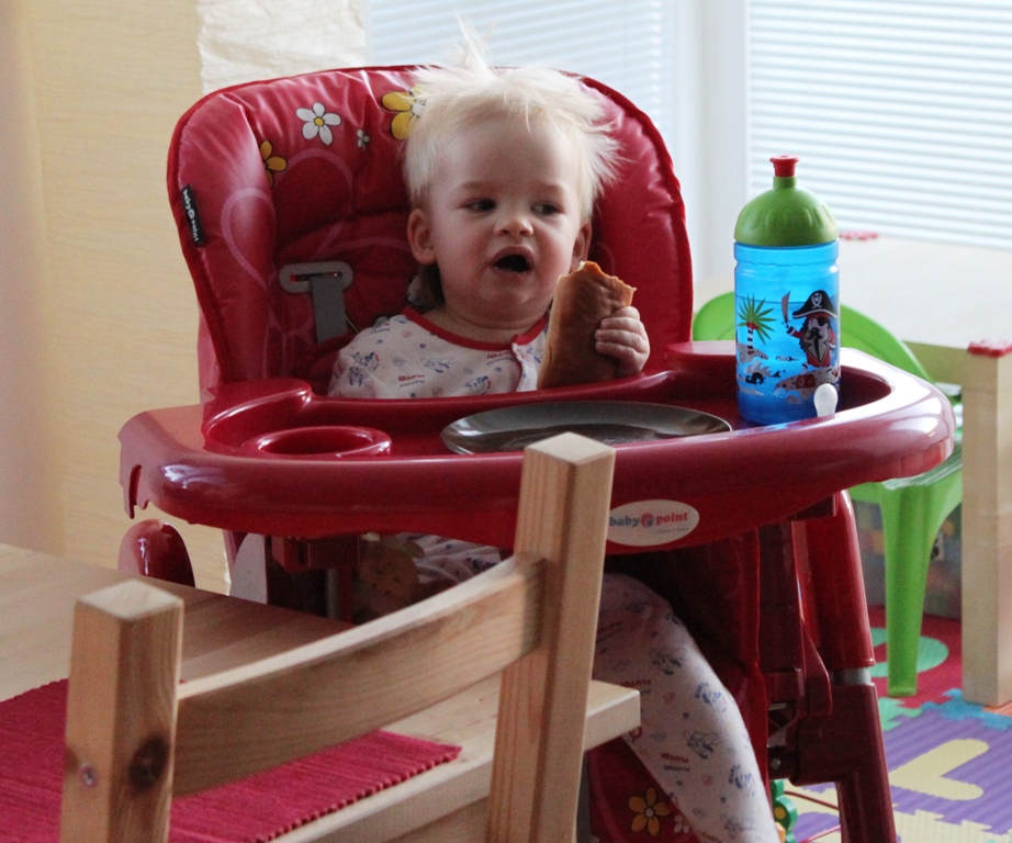 poslední snídaně v miminkovské židličce